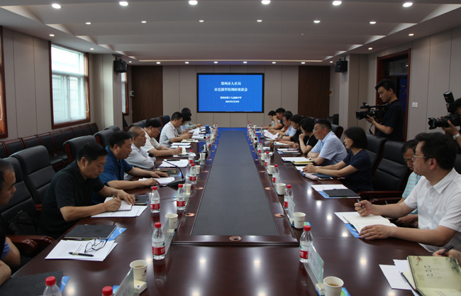 6月10日下午，市人社局调研市教育局直属学校编外聘用教师工作（图为座谈会现场）。.jpg