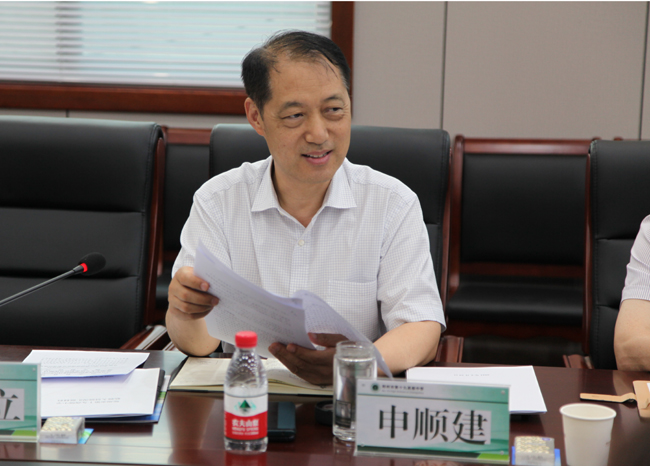 市人社局党组成员、副局长申顺建讲话。.jpg