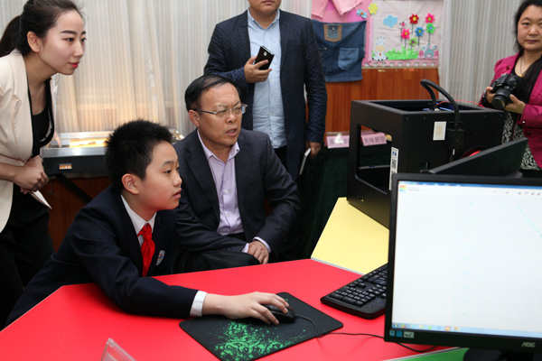3D打印创新课程进郑州小学校园 培养“创客”小能手　　德化街：德化“小创客” 因梦想而精彩