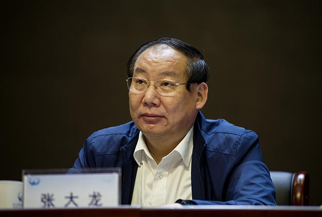 郑州市教育局党组成员、副局长张大龙。