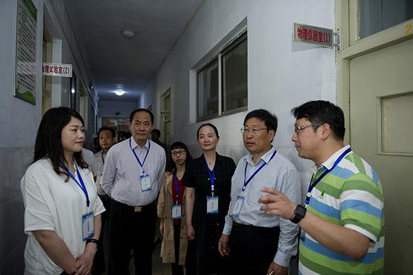 国家义务教育质量监测工作巡视组在郑州二中巡视督导