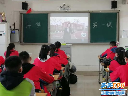 分会场的孩子们收看直播