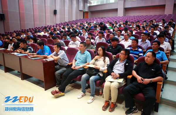 2017年郑州市青少年校园足球保险工作暨培训会议召开