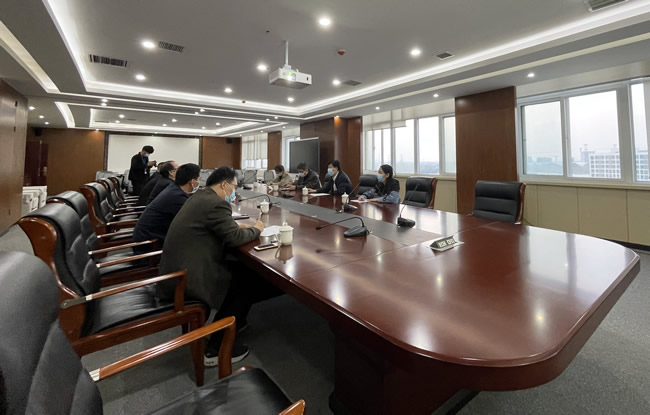 在郑州旅游职业学院召开座谈会，楚惠东一行了解学校疫情防控等工作开展情况。.jpg