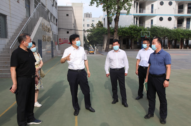 了解郑州市电子信息工程学校危房整治情况及防汛准备工作.jpg