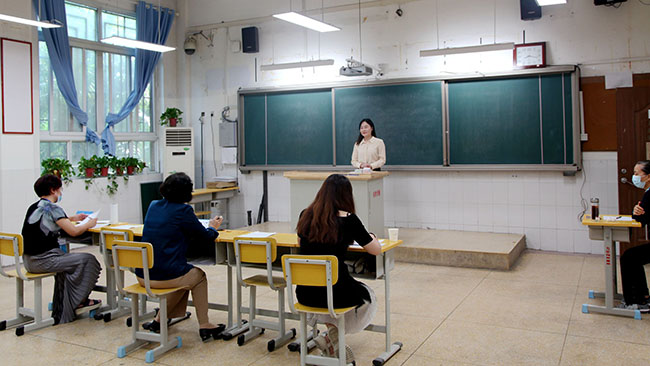 郑州市第七届名师评选“微课·答辩”考核举行.jpg