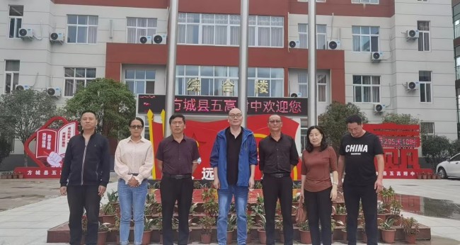 新密市支教教师到达授援学校_副本.jpg