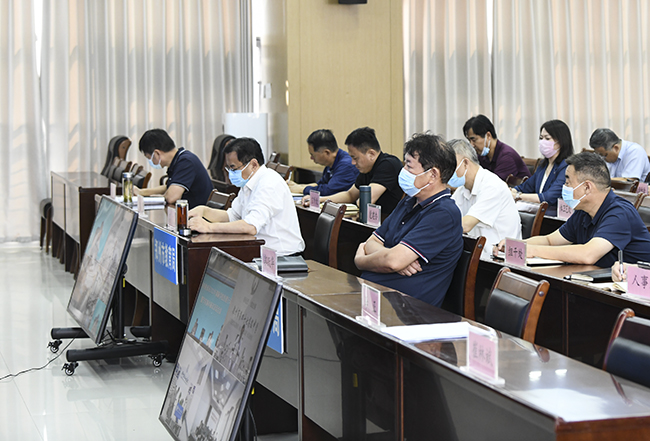 2认真听会.jpg