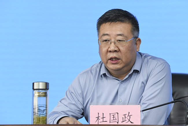 3市教育局党组成员、市纪委监委驻郑州市教育局纪检监察组组长、三级调研员杜国政讲话。.jpg