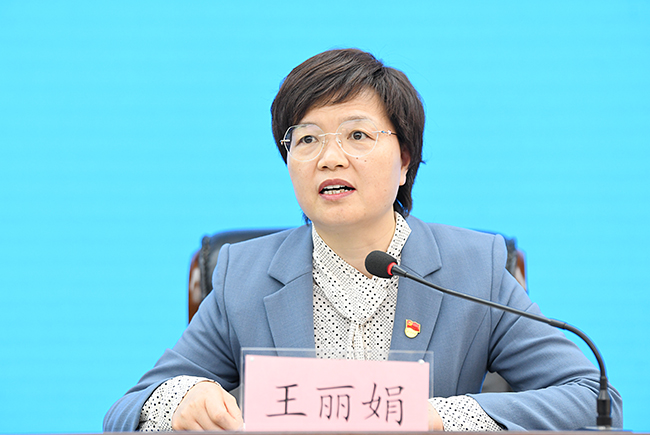 6市教育局党组书记、局长王丽娟讲话。.jpg