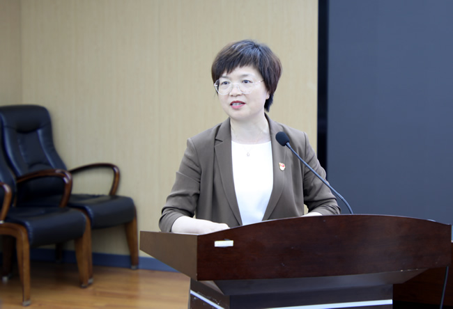 市教育局党组书记、局长王丽娟讲话。.jpg